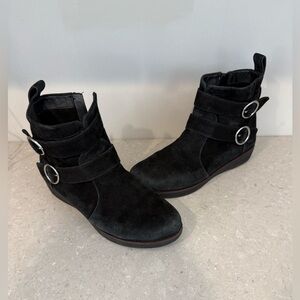 Fitflop Stylish Black Suede Ankle Boots